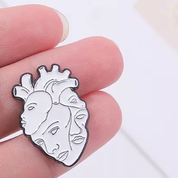 Surreal Heart Enamel Pin Artistic Abstract Cardiovascular Anatomy Scrubs Brooch - Picture 4 of 8